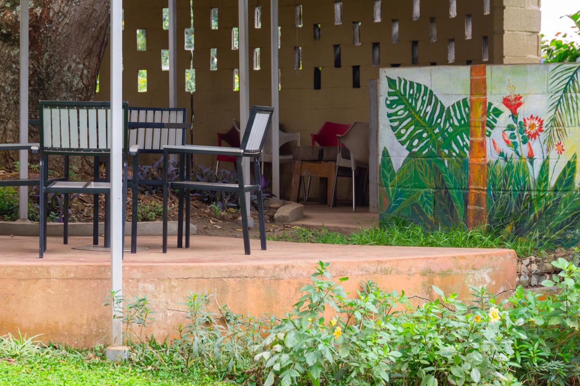 Dutchess Hotel&Restaurant Fort Portal Extérieur photo