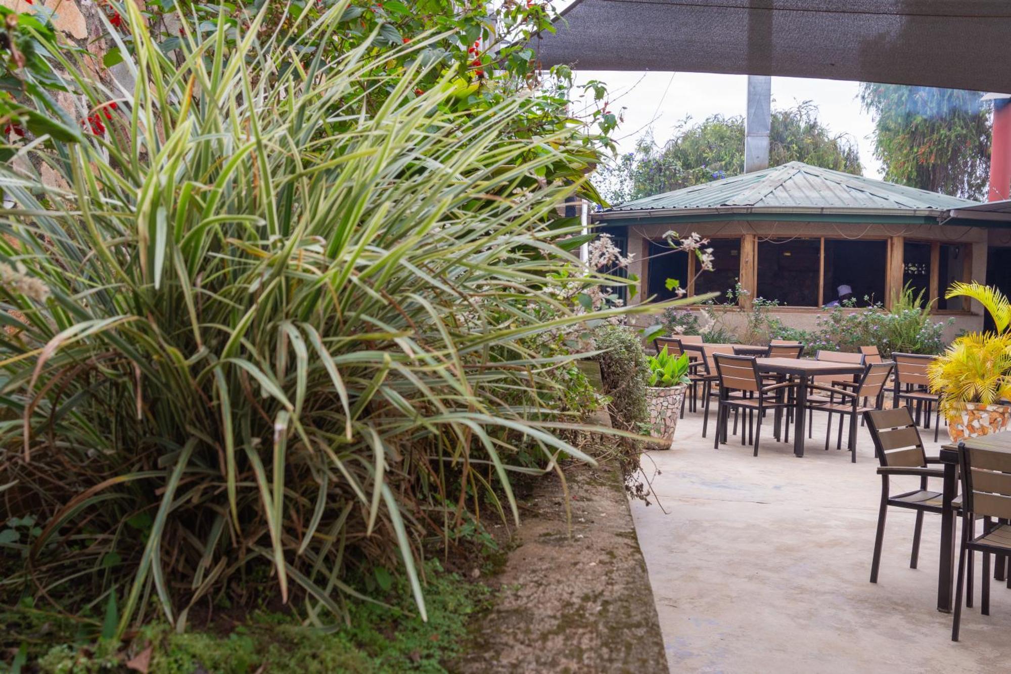 Dutchess Hotel&Restaurant Fort Portal Extérieur photo