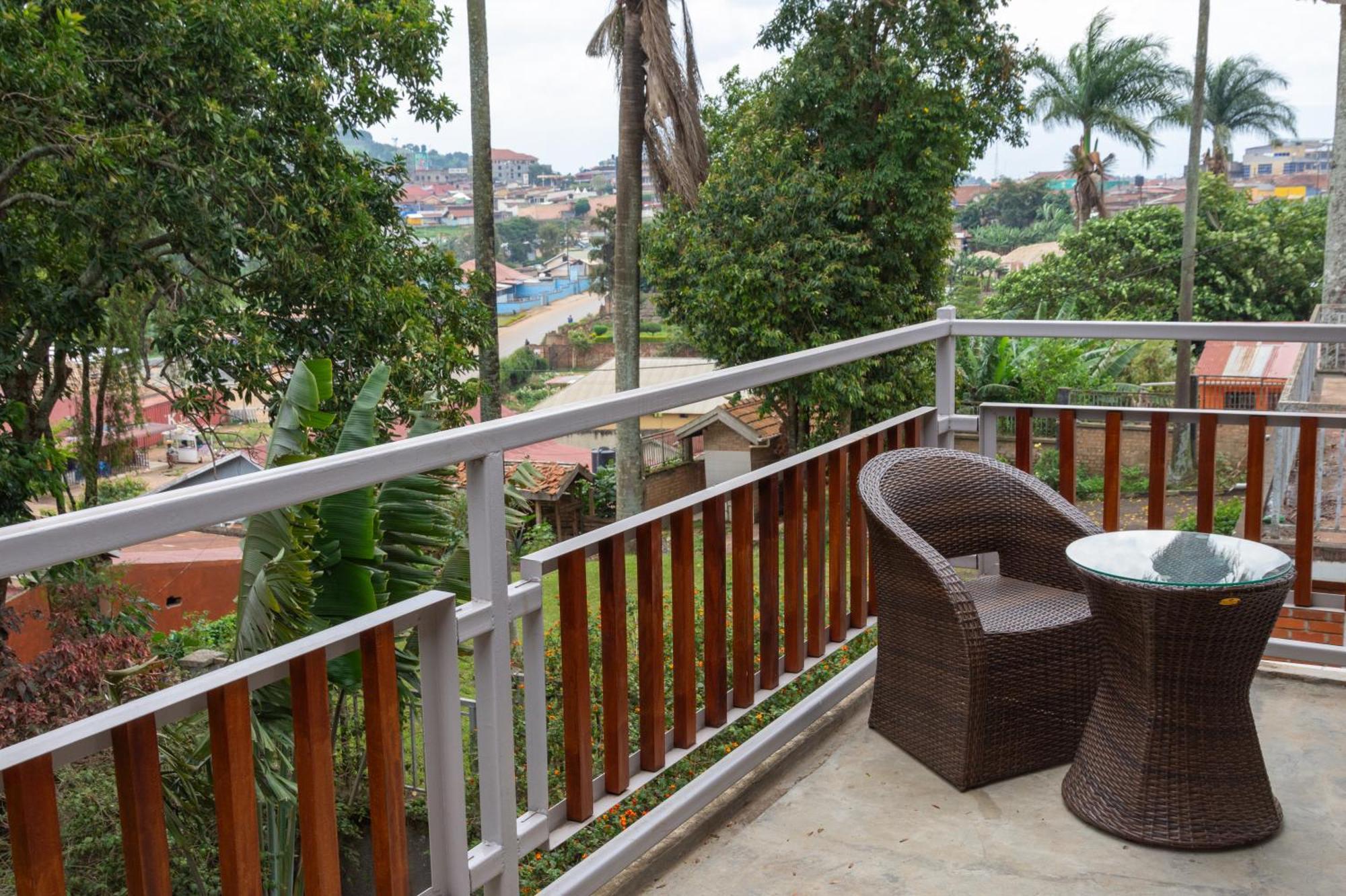 Dutchess Hotel&Restaurant Fort Portal Extérieur photo