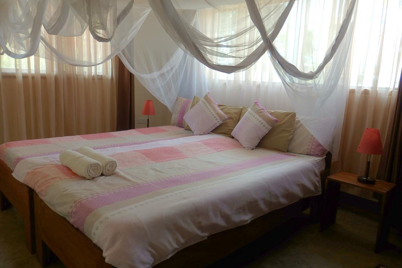 Dutchess Hotel&Restaurant Fort Portal Extérieur photo